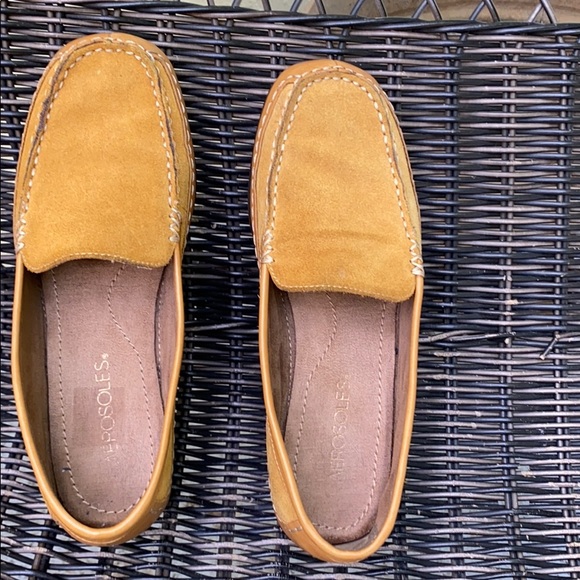 AEROSOLES Shoes - Aerosoles 7 1/2 Bleeker  New Tan Moccasin